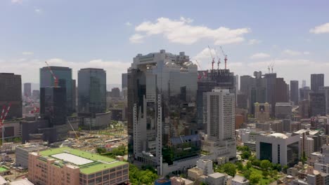 asombrosa imagen aérea de osaka, punto de referencia del edificio del cielo de umeda con el horizonte, los rascacielos y la ciudad de osaka, japón