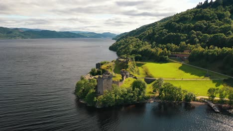 Lago-Ness-Y-Castillo-De-Urquhart:-Imágenes-Aéreas-De-Drones