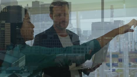 animación de un edificio de oficinas sobre personas de negocios hablando en una oficina moderna