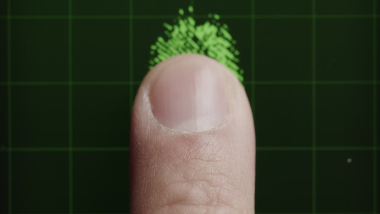 escáner biométrico de huellas dactilares en acción