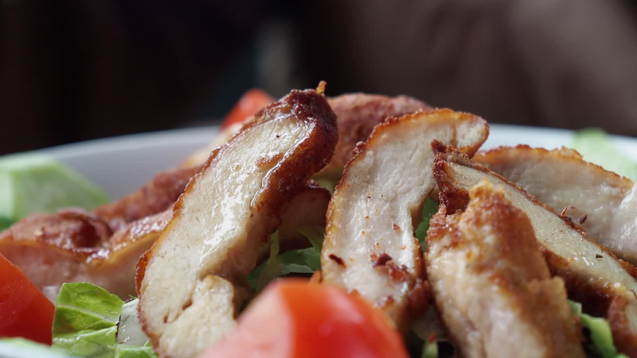 ensalada de pollo frito