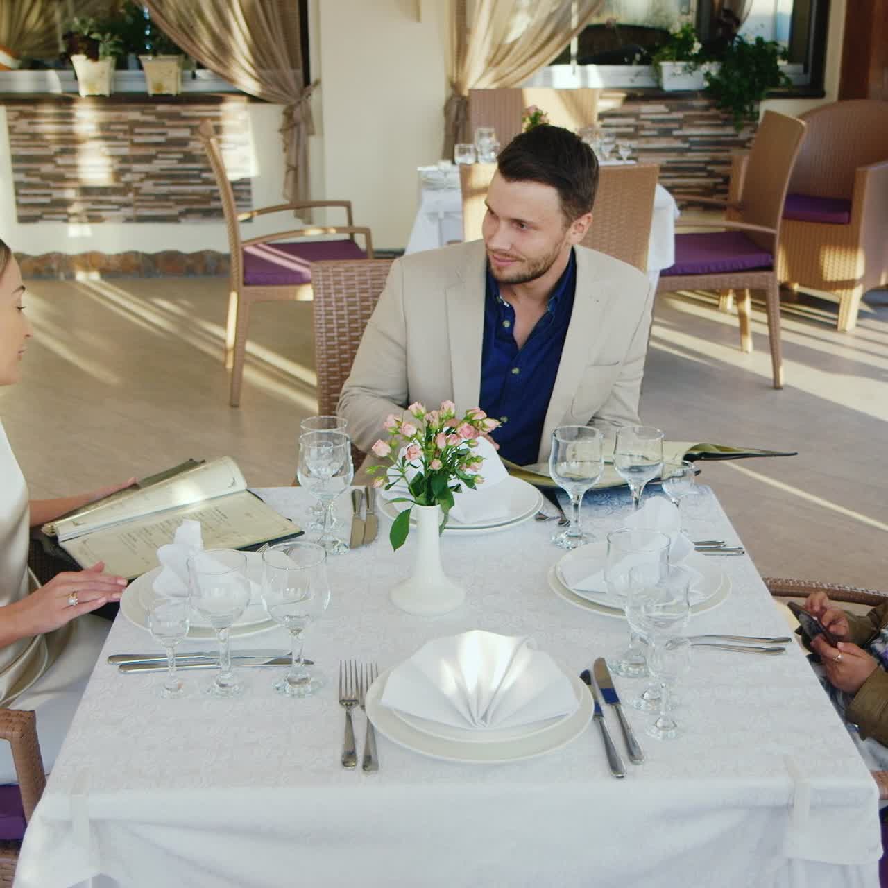 레스토랑에서 가족