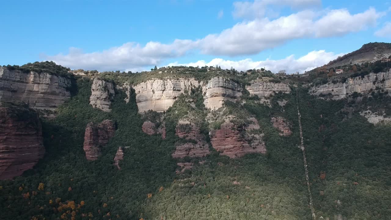 카탈로니아의 타베르테 절벽과 풍경의 공중 전망