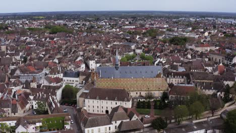 Glasiertes-Ziegeldach-In-Frankreich