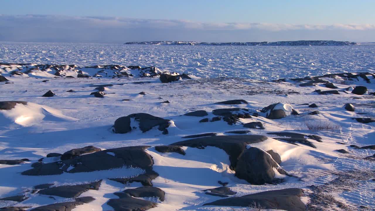 замерзшие просторы залива гудзон манитоба канада