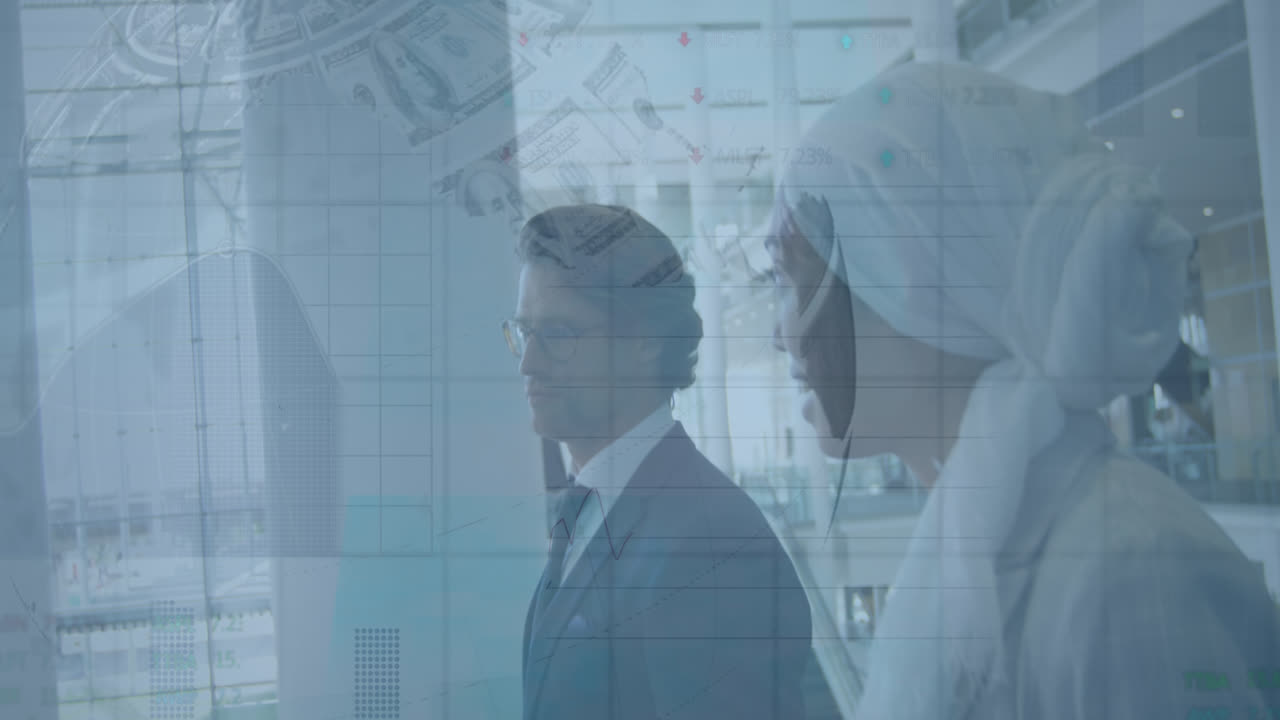 사무실에서 걸어다니는 다양한 사업가들에 대한 금융 그래프의 애니메이션