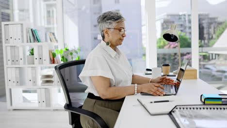 Geschäft,-Frau-Und-Laptop-Tippen-Im-Büro