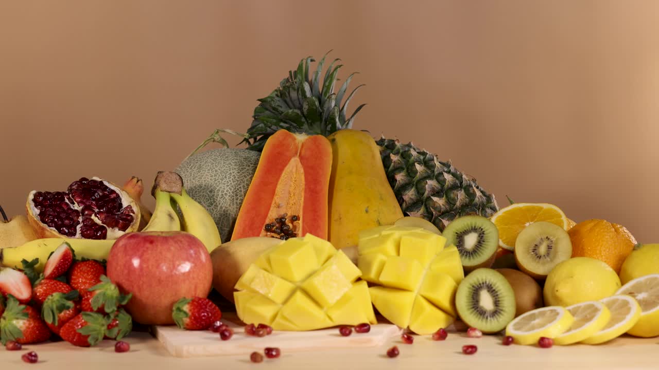 Un vivace assortimento di vari frutti freschi