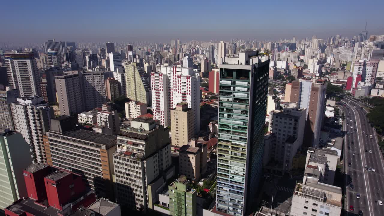 Vista aerea di edifici vivaci a Consolação, soleggiata San Paolo, Brasile