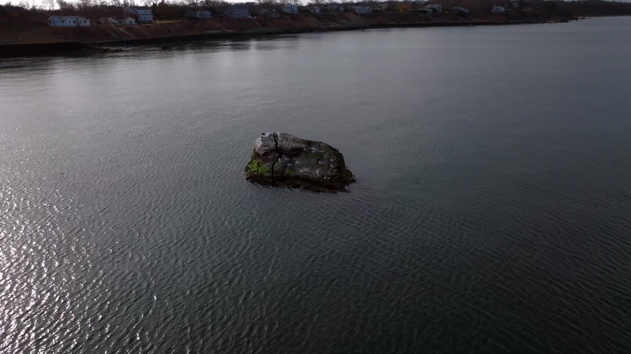 Una vista aerea sulle acque del Long Island Sound al largo di Long Island, New York