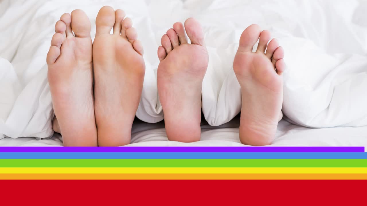 동성애 커플의 발 위에 무지개  ⁇ 발의 애니메이션