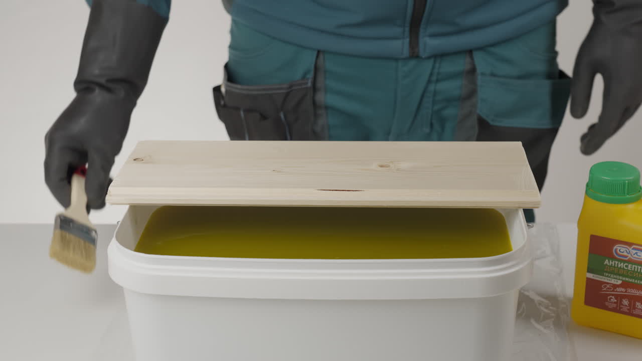 aplicación de manchas de madera