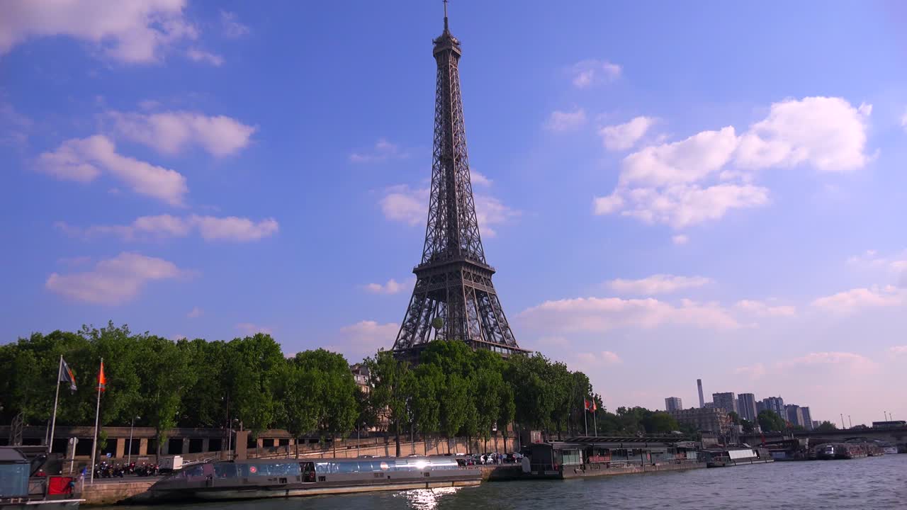 파리 1 세느 강을 따라 여행하는 바토 무슈 강 보트에서 에펠 탑의 관점 1