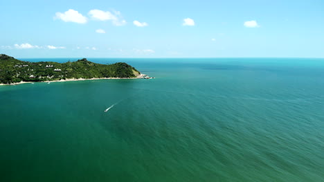 Blick-Auf-Ein-Boot,-Das-In-Koh-Phangan-Kreuzt