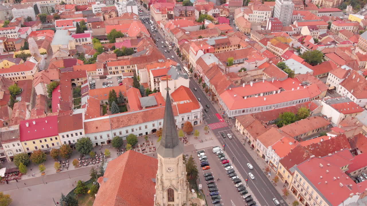 Letecké záběry středověké věže kostela v Rumunsku
