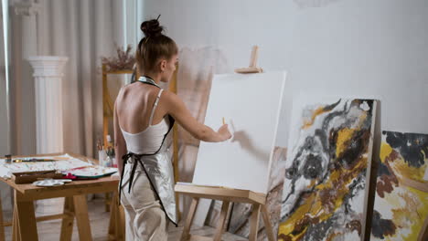 Young-woman-starting-a-painting