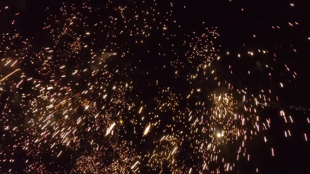 Fuochi d'artificio di Capodanno con un DRONE FPV