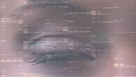animación de procesamiento de datos sobre la cara de una mujer biracial con los ojos cerrados