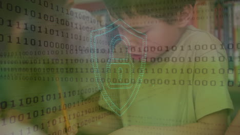 animación de candado y procesamiento de datos binarios sobre un escolar caucásico que trabaja en el aula