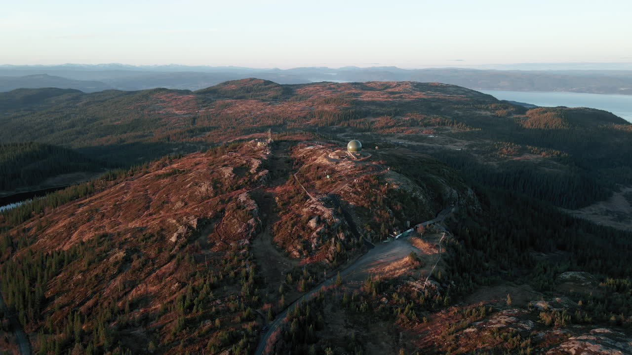 grakallen radarhode, 노르웨이의 grakallen 산 정상에 버려진 울타리 군사 시설