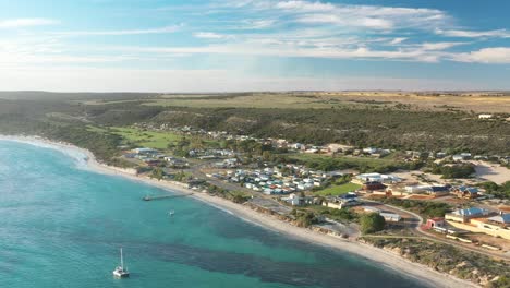 Excelente-Toma-Aérea-De-La-Playa-De-Horrocks-En-El-Oeste-De-Australia