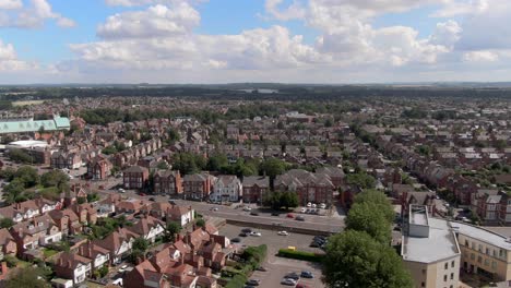 Große-Drohnenaufnahmen,-Die-Den-Stadtrand-Von-Nottingham,-England,-Zeigen