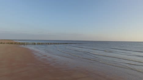 Antenne:-Der-Strand-Zwischen-Vlissingen-Und-Dishoek-Während-Des-Sonnenuntergangs