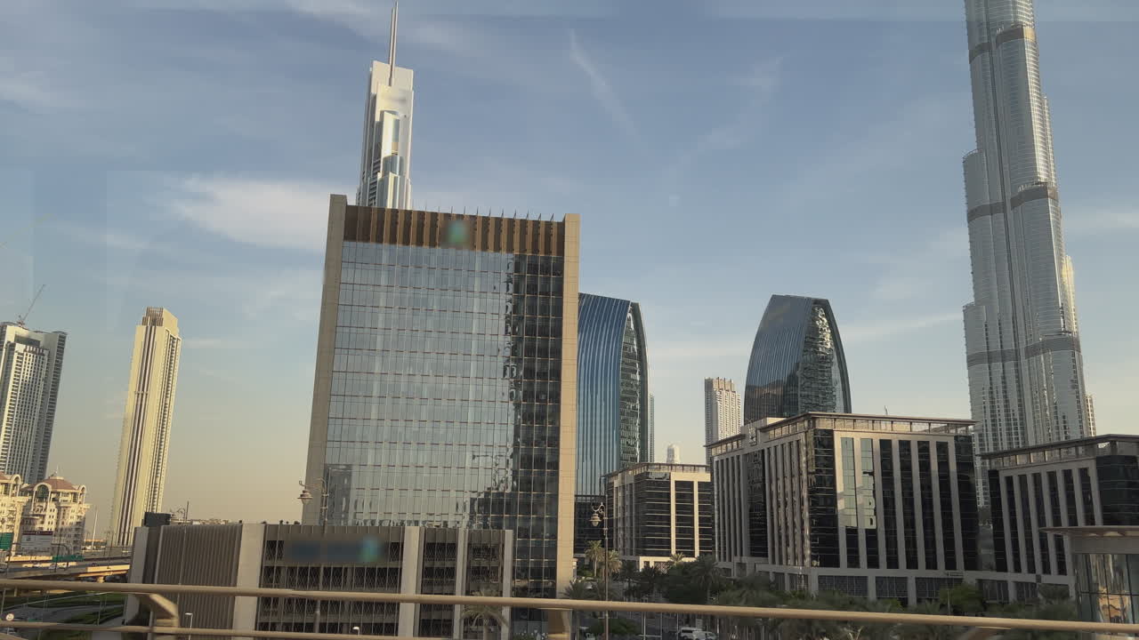 el horizonte de la ciudad de dubái y la arquitectura moderna