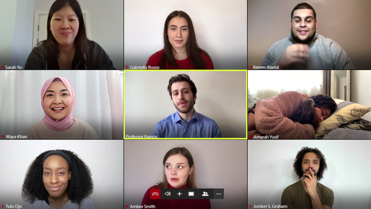 교수는 온라인 수업 중에 학생을 깨운다