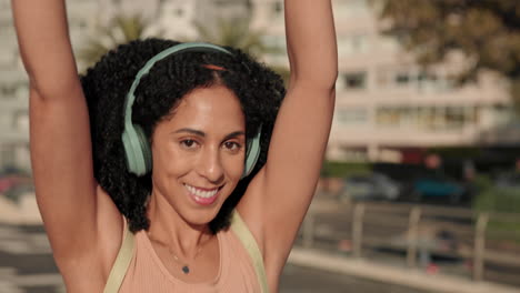 Black-woman,-headphones-and-listening-to-music