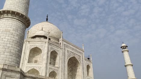 the majestic taj mahal in agra, india