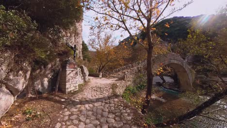 Bogenbrücke-Aus-Stein