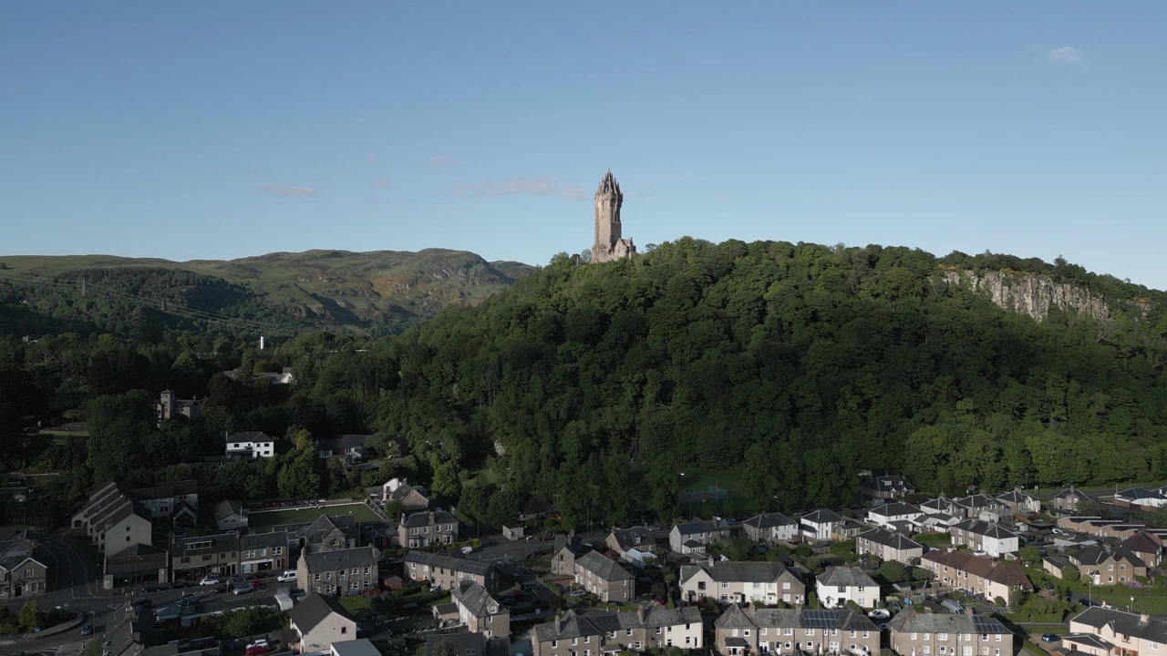 Veduta aerea, panorama da sinistra a destra del Monumento a Wallace.