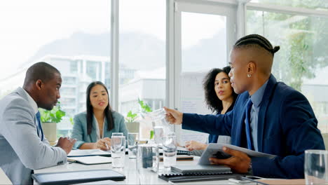 Meetings,-Konferenzen-Und-Geschäftsleute