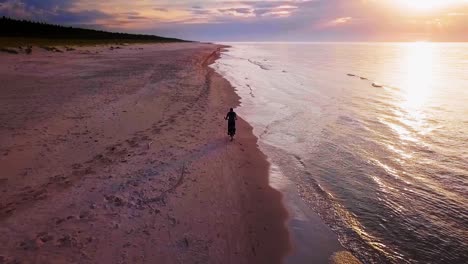 Paseo-En-Bicicleta-Por-La-Playa-60fps-Disparo-De-Drone