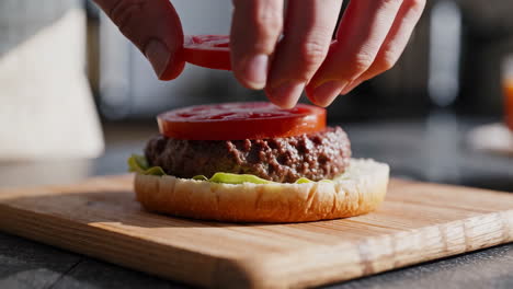 estoy preparando una hamburguesa.