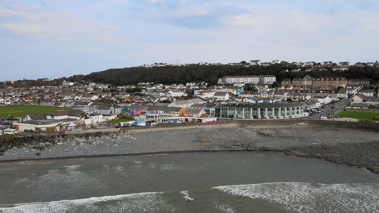 westward ho devon 워터프론트 및 해변 공중 영상 패닝