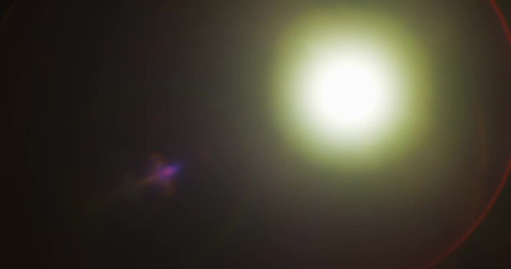 Luce che filtra attraverso una piccola apertura