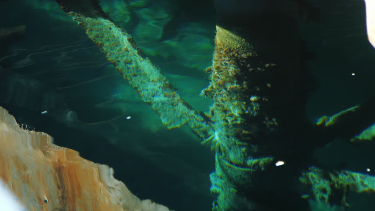 puente de apoyo bajo el agua