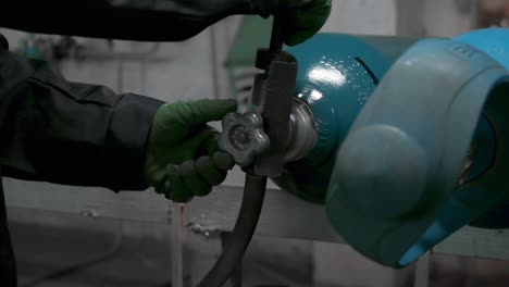 mantenimiento y reparación de botellas de gas