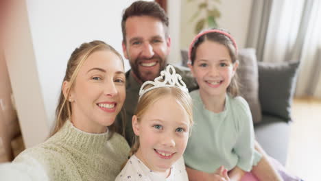 Face,-parents-and-selfie-of-children-in-home