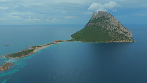pintando el cielo y el mar: las aguas de figarolo, la plenitud aérea, y la hermosa montaña