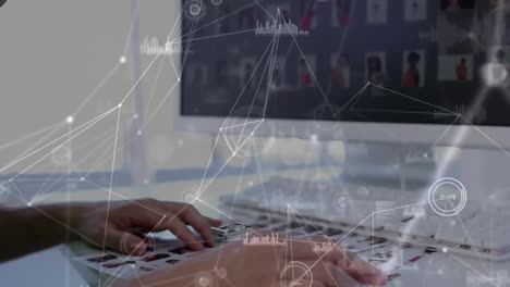 animación del procesamiento de datos sobre el hombre de negocios caucásico usando computadora