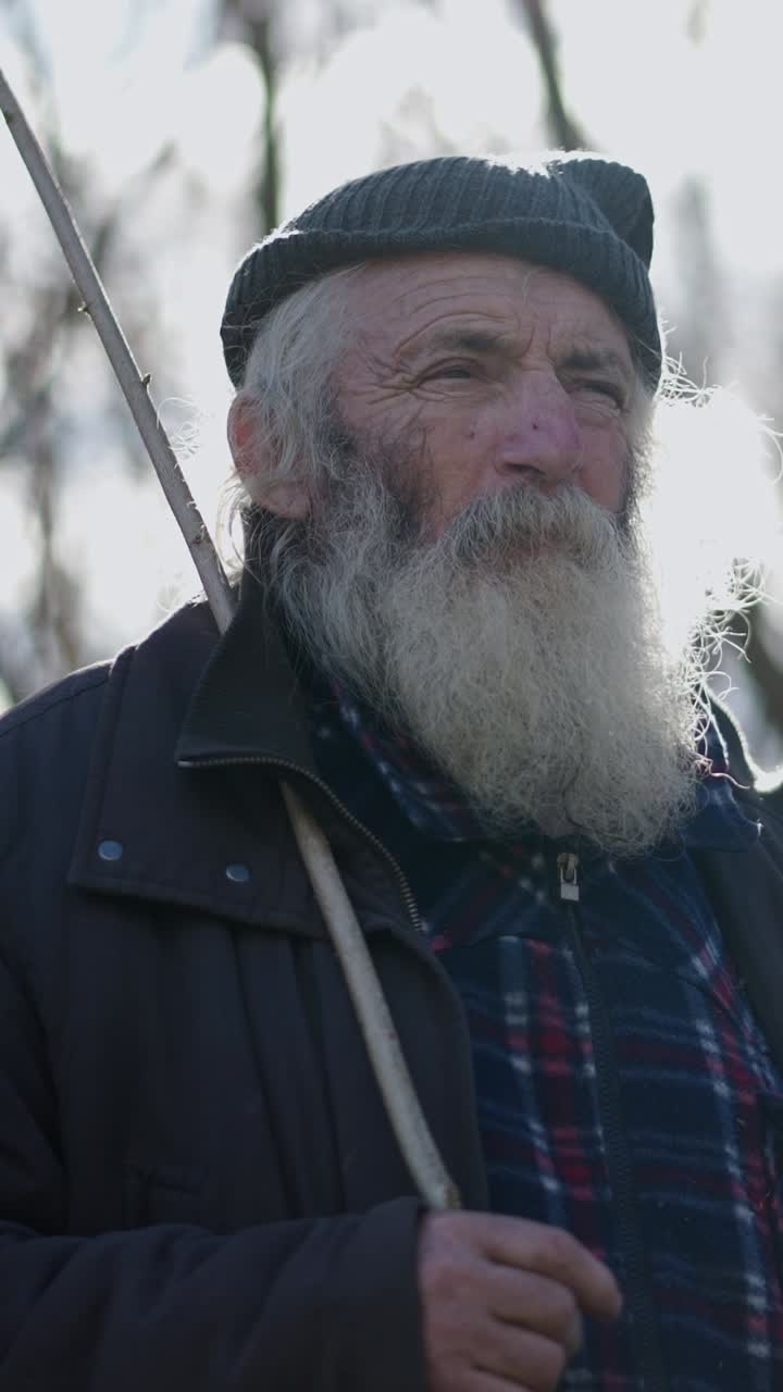 Portrait of an elderly man with a long beard