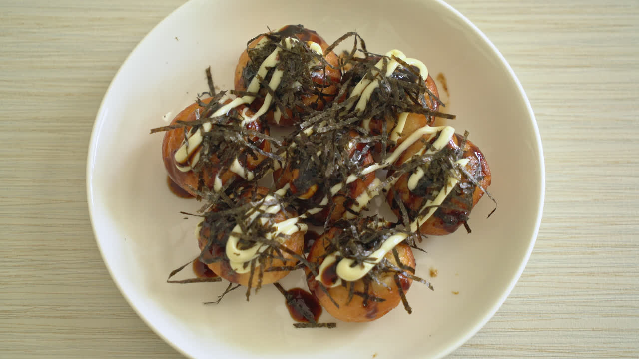 albóndigas de bola takoyaki o bolas de pulpo - estilo de comida japonesa
