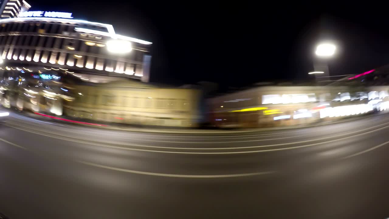 viaje rápido por la ciudad noche carretera timelapse vista lateral loopable
