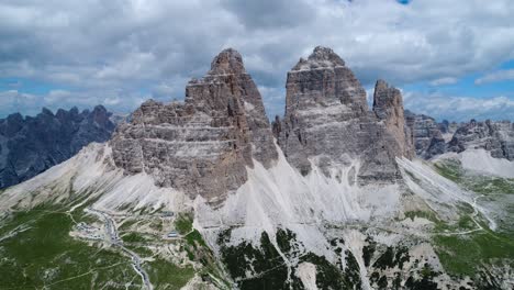 Nationalpark-Drei-Zinnen-In-Den-Dolomiten.-Wunderschöne-Natur-Italiens.