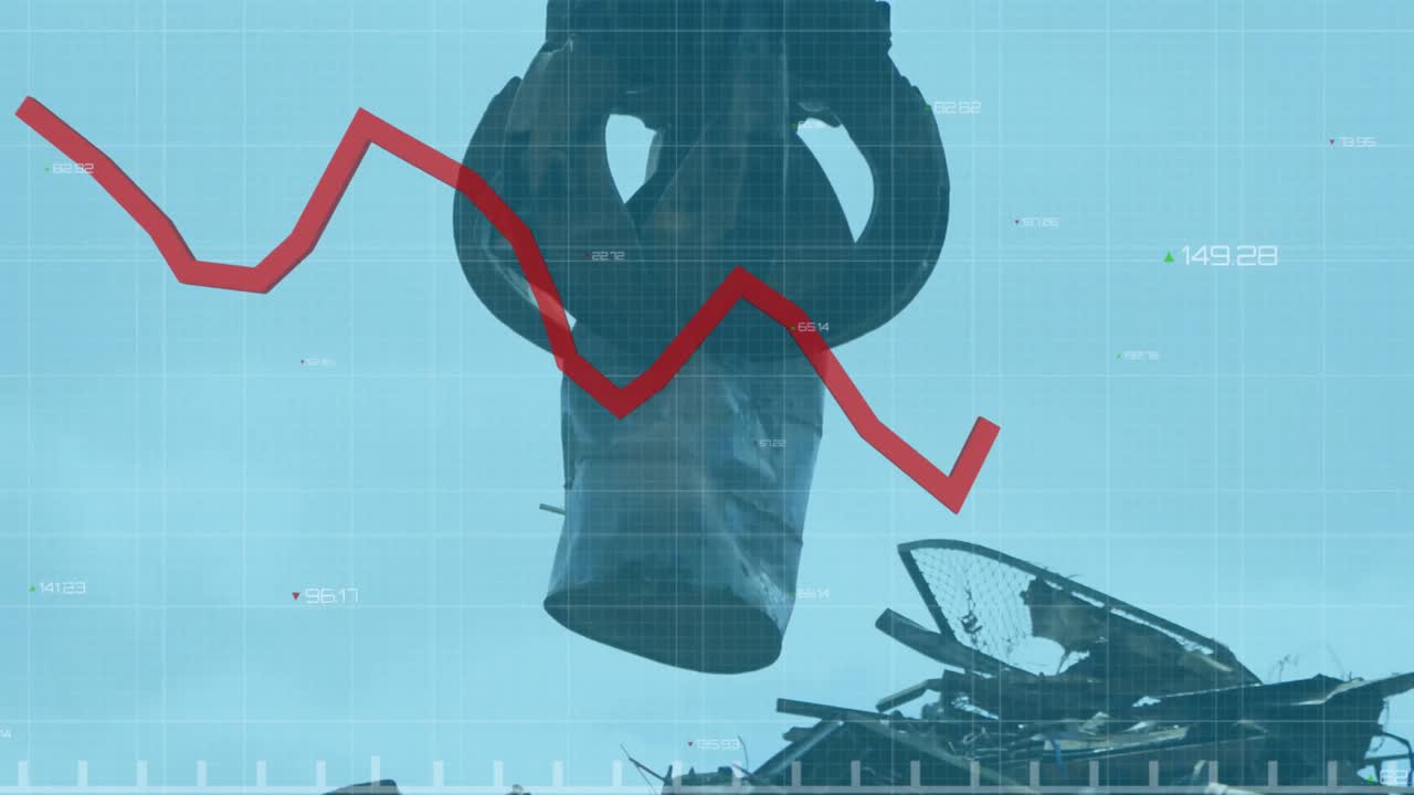 빨간 선 그래프의 애니메이션은 쓰레기장에서 하늘을 향해 쓰레기 봉투를 들어 올리는 크레인 위로 이동합니다.