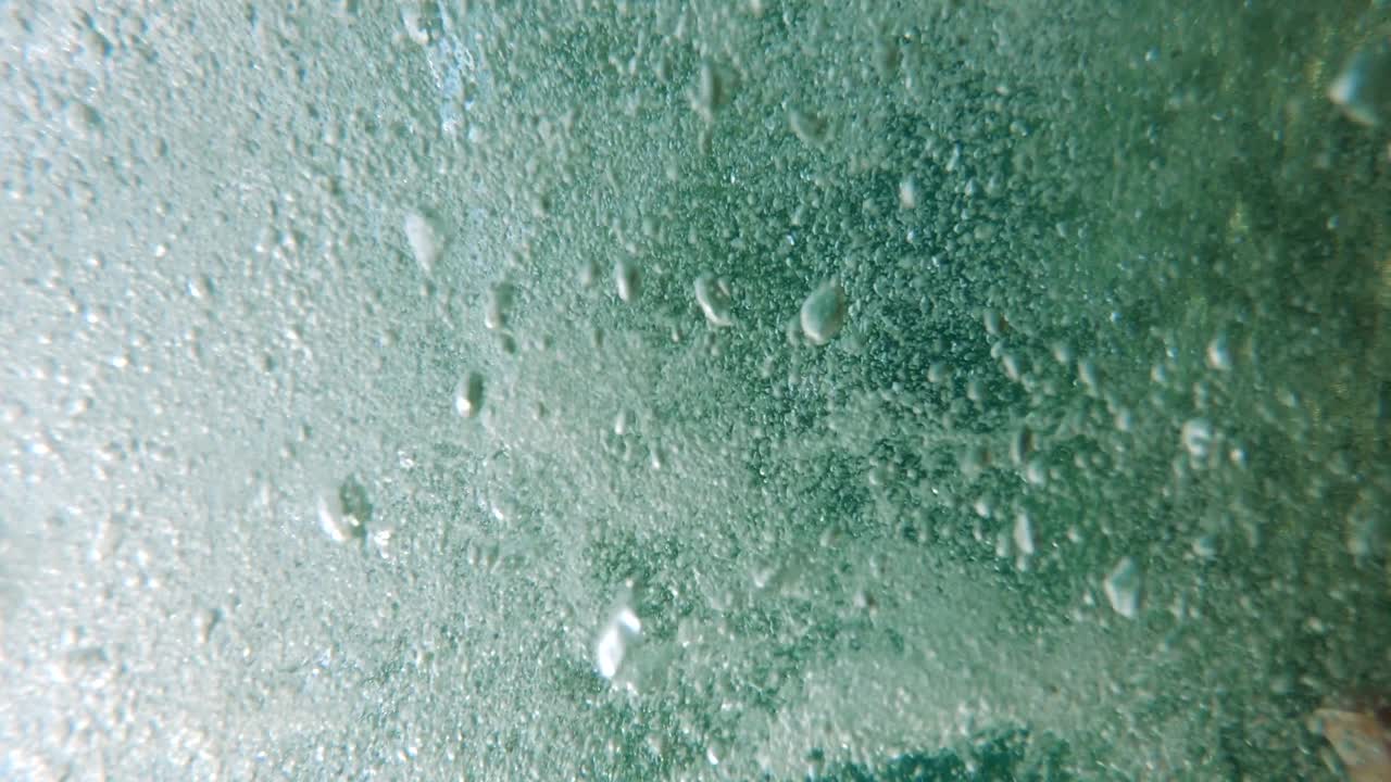 물 속의 거품 4k