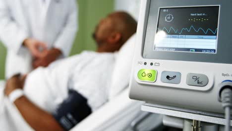 Close-up-of-heart-rate-monitor-in-icu
